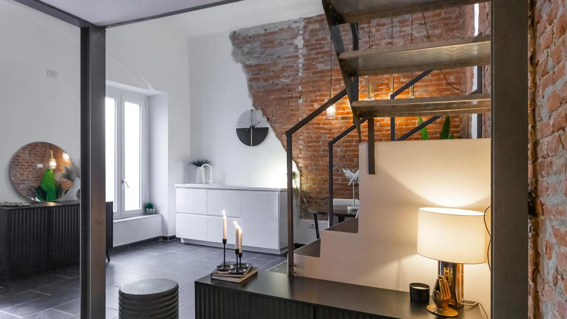 Youhosty - Design Isola Studio Милан