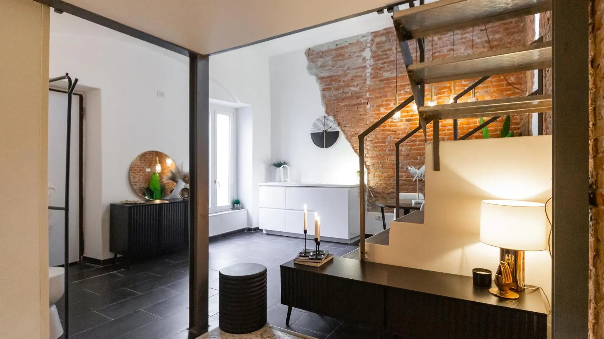 Youhosty - Design Isola Studio Милан 0*,